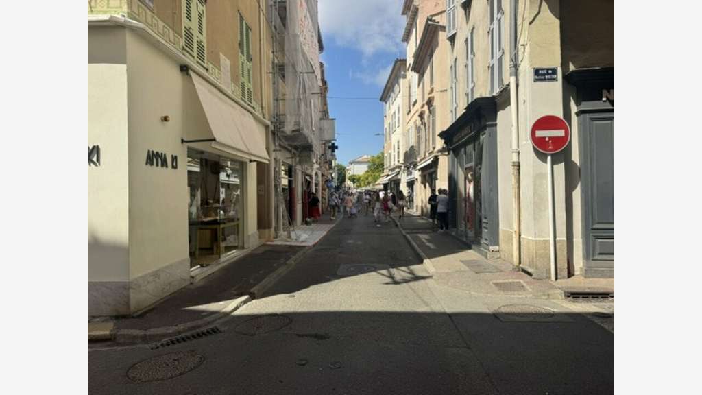 Cède établissement unique dans le Vieil Antibes