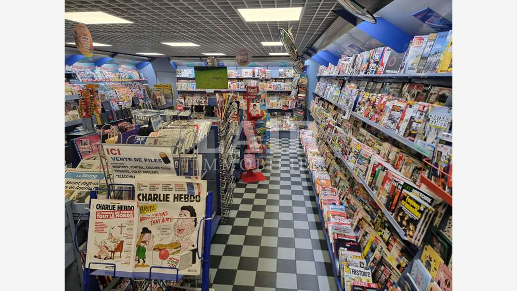 À vendre FDC presse en galerie marchande Arconnay