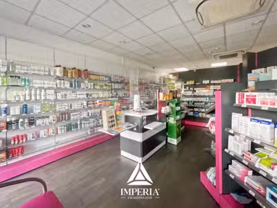 Cède pharmacie de quartier centre commercial Tours