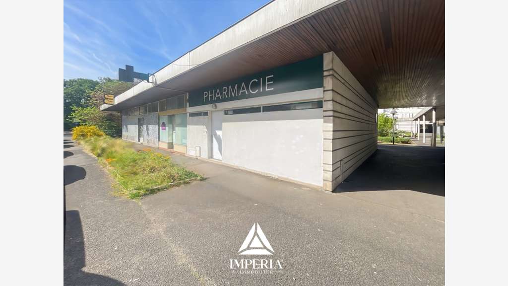 Cède pharmacie de quartier centre commercial Tours