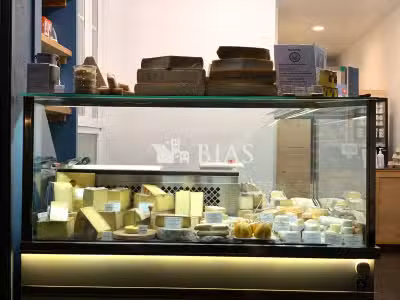 Cède fromagerie emplacement n°1 à Paris 75000