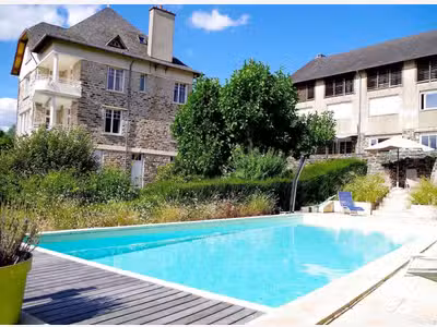 À vendre - Gîte de 8 chambres avec piscine e