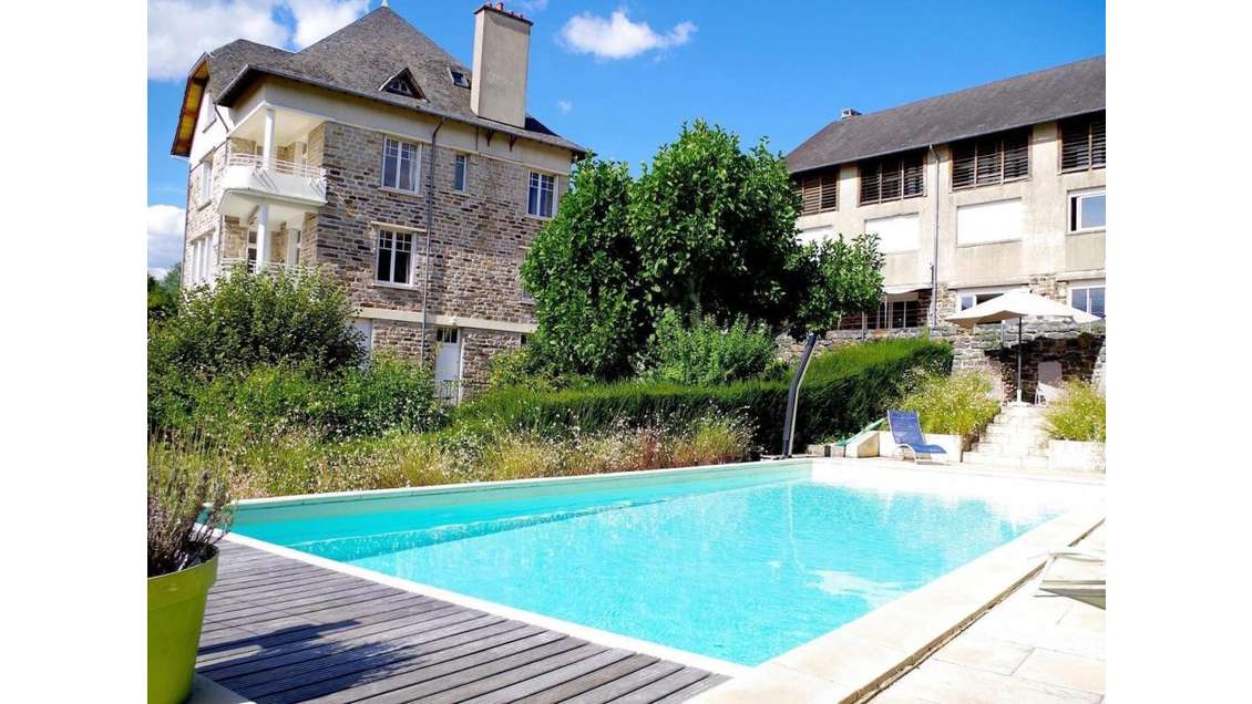 À vendre - Gîte de 8 chambres avec piscine e