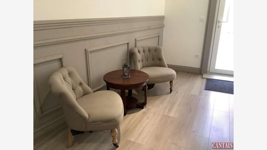 Vente hôtel bureau emplacement privilégié Ardèche