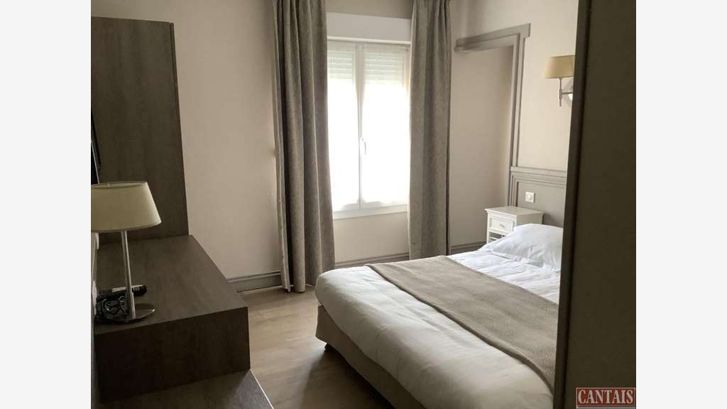 Vente hôtel bureau emplacement privilégié Ardèche