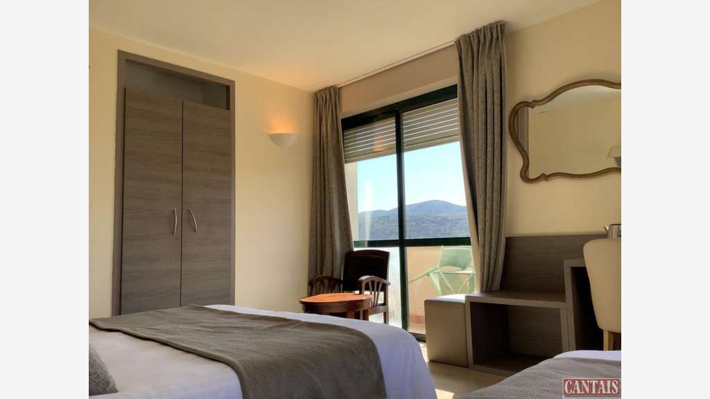 Vente hôtel bureau emplacement privilégié Ardèche