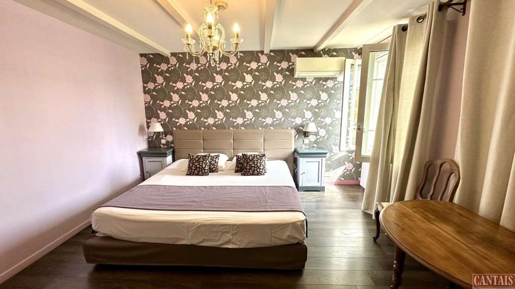 Vente hôtel bureau proche ville touristique 30