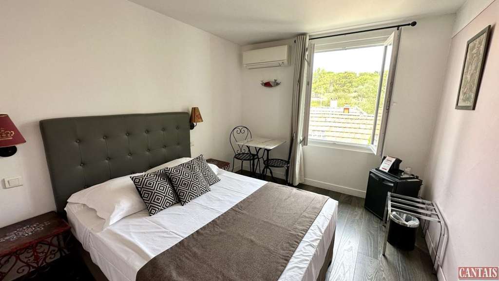 Vente hôtel bureau proche ville touristique 30