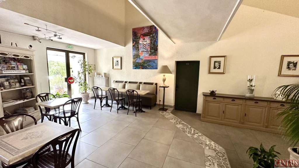 Vente hôtel bureau proche ville touristique 30