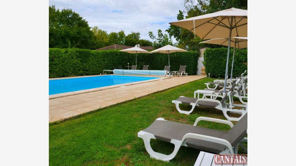 Vente hôtel bureau sur axe Bordeaux Sarlat