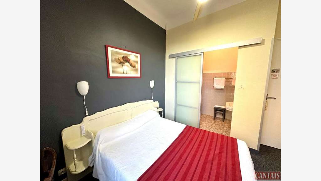 Vente hôtel restaurant 10 chambres 230m² à Fréjus