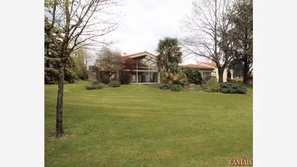 Vente gîte de groupe sur axe La Rochelle Nantes