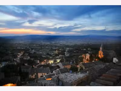 A vendre hôtel restaurant de 13 ch à Bonnieux