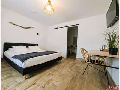 Vente hôtel bureau en rue piètonne des Landes