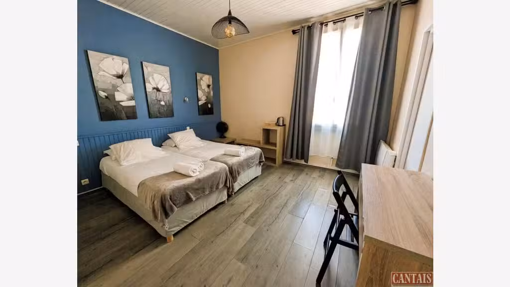 Vente hôtel bureau en rue piètonne des Landes