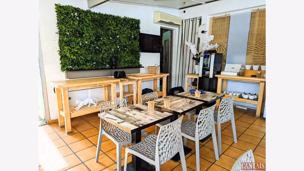 Vente hôtel bureau en rue piètonne des Landes