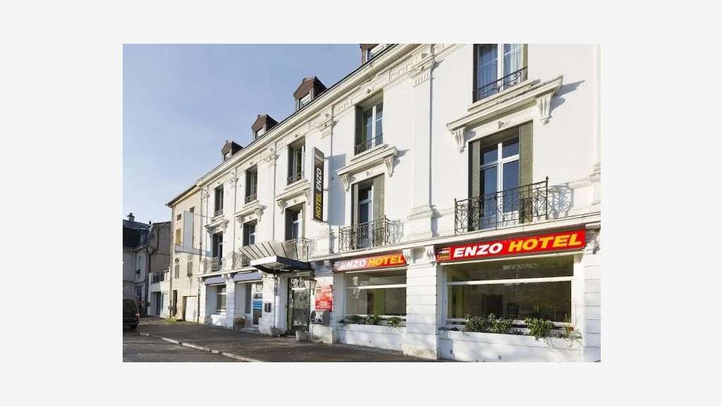 2 Hôtels à vendre 58 chambres à rénover en partie
