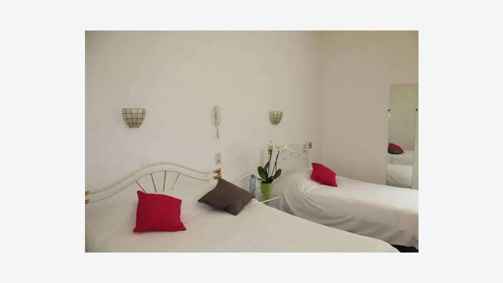 2 Hôtels à vendre 58 chambres à rénover en partie
