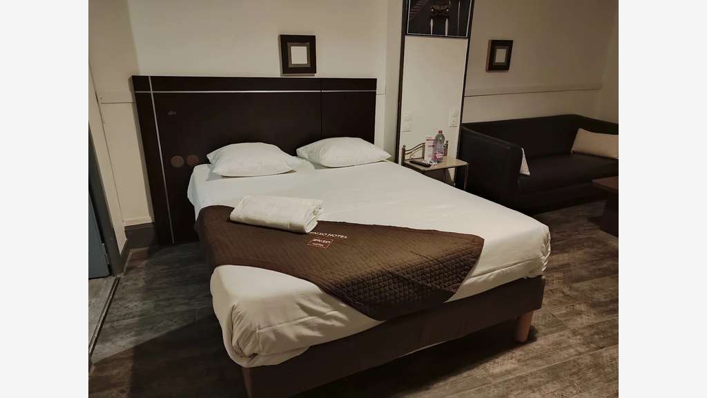 2 Hôtels à vendre 58 chambres à rénover en partie