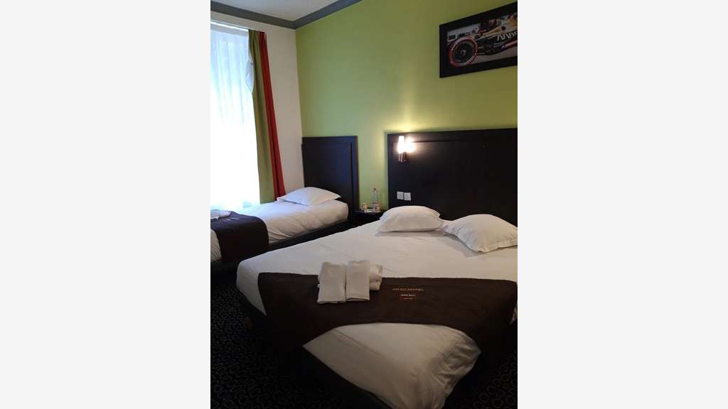 2 Hôtels à vendre 58 chambres à rénover en partie