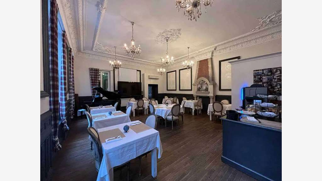 À Vendre hôtel 800m² de 13 chambres au Creusot