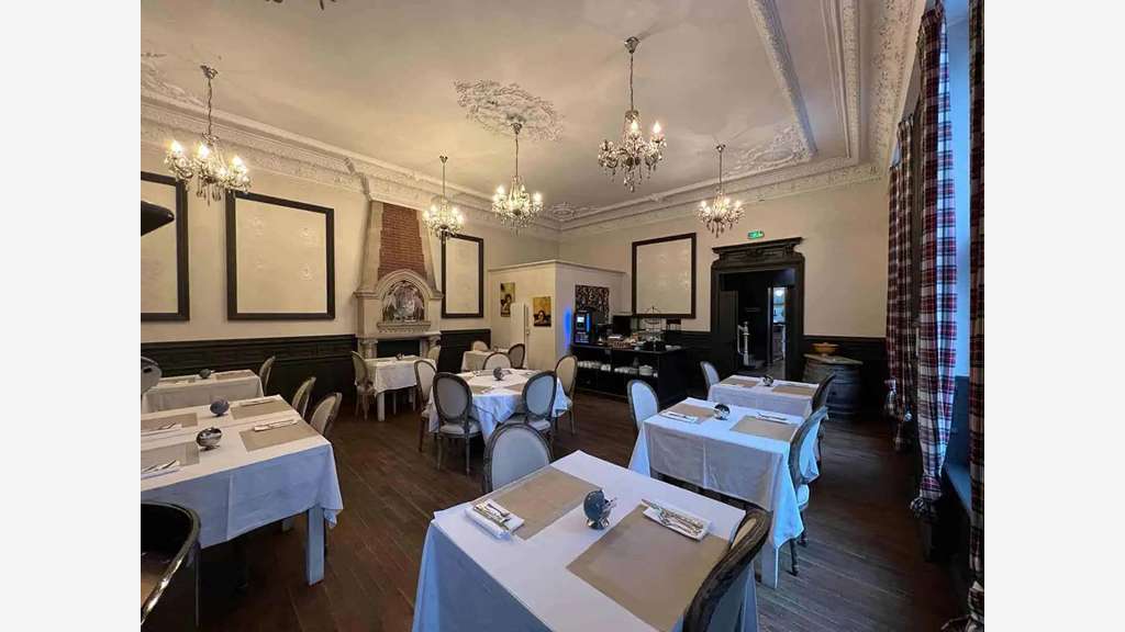 À Vendre hôtel 800m² de 13 chambres au Creusot