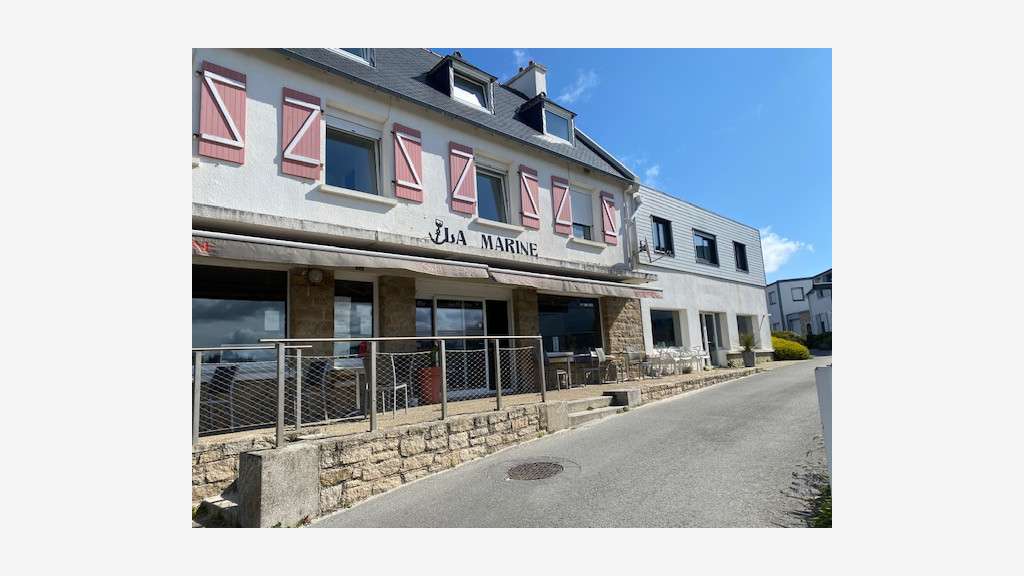 Vente hôtel sur le port de Moguériec, à Sibiril