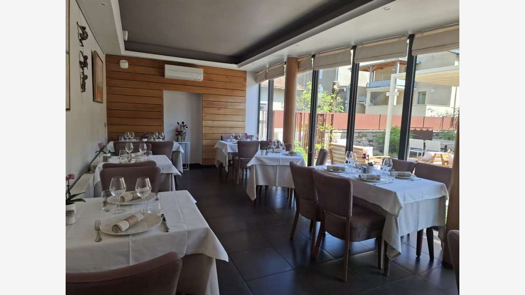 Exclusivité : hotel restaurant en zone