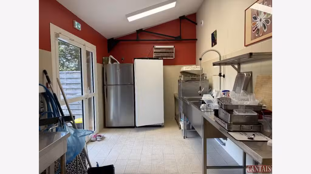 AV établissement touristique avec piscine Hérault