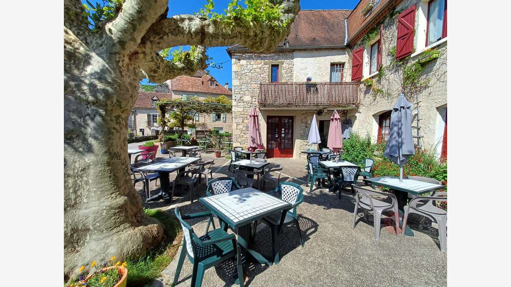 À vendre hôtel restaurant idéalement situé Creysse