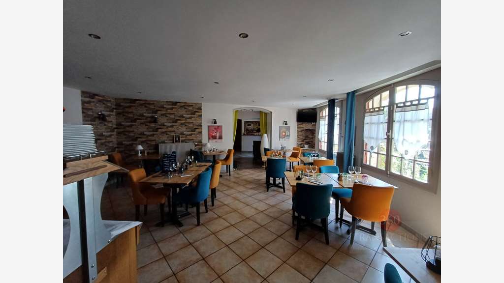 À vendre hôtel restaurant idéalement situé Creysse