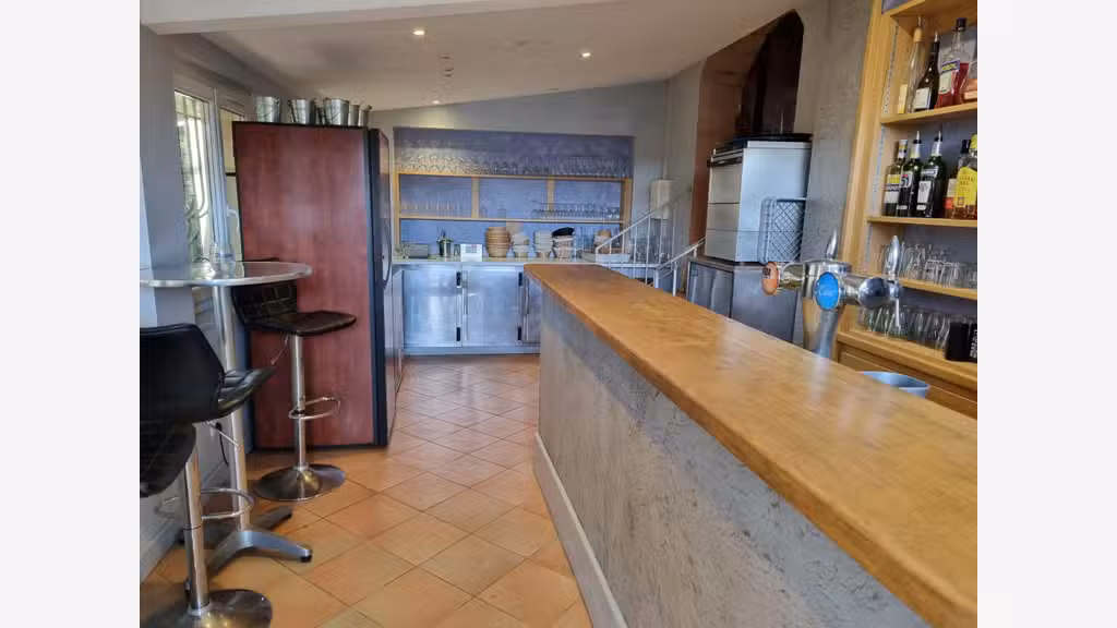 Vente hôtel restaurant 3 *** murs et FDC Manosque