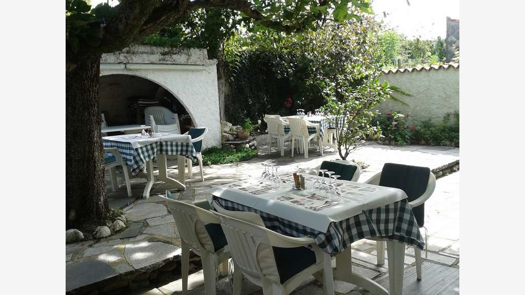 Vente hôtel 8 chmabres restaurant à Saint Baudille