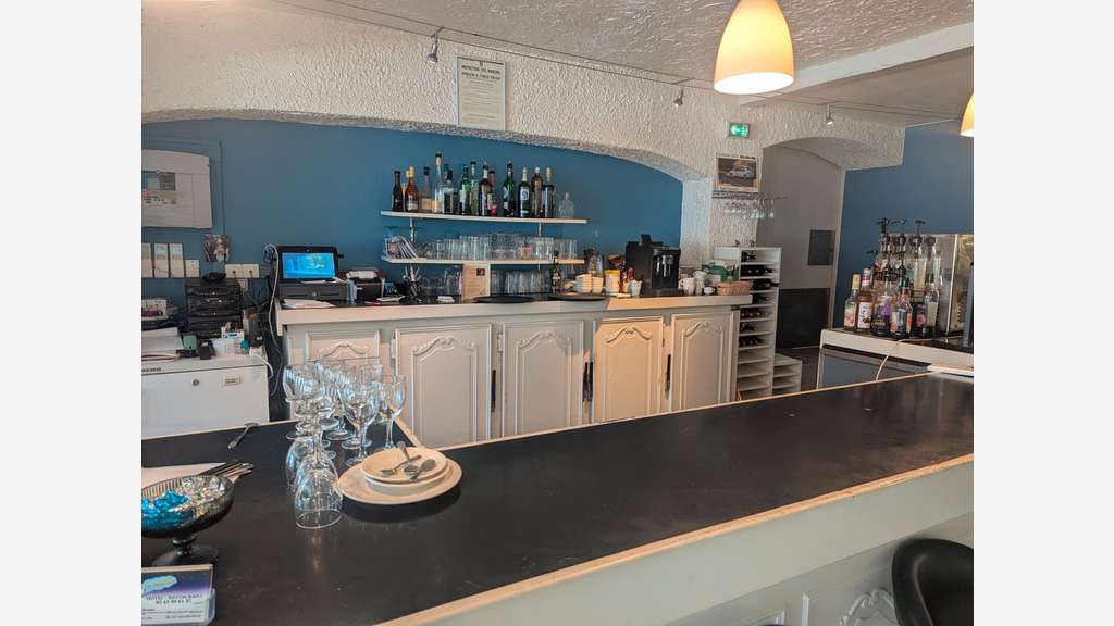 Vente hôtel 8 chmabres restaurant à Saint Baudille