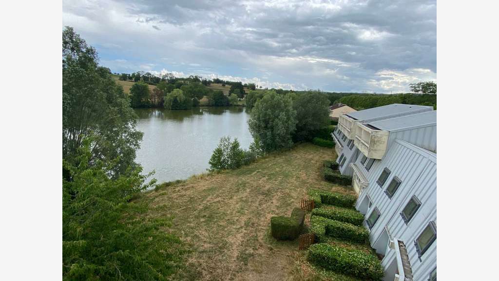AV grand hôtel moderne proche Bourbonne les Bains