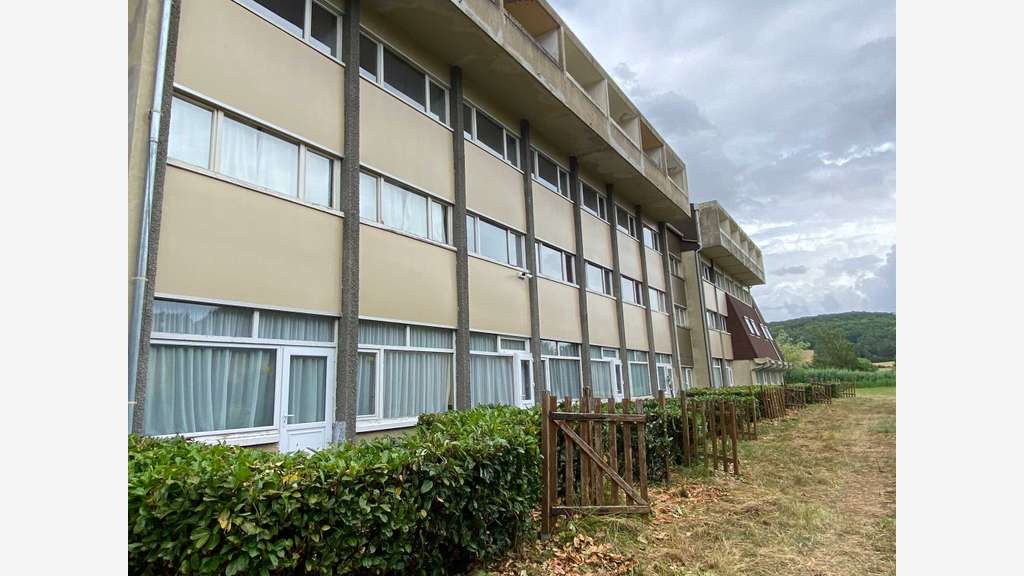 AV grand hôtel moderne proche Bourbonne les Bains