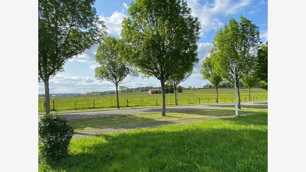 AV grand hôtel moderne proche Bourbonne les Bains