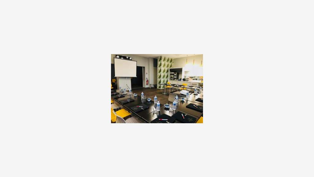 Vente hôtel *** restaurant sur site touristique 82