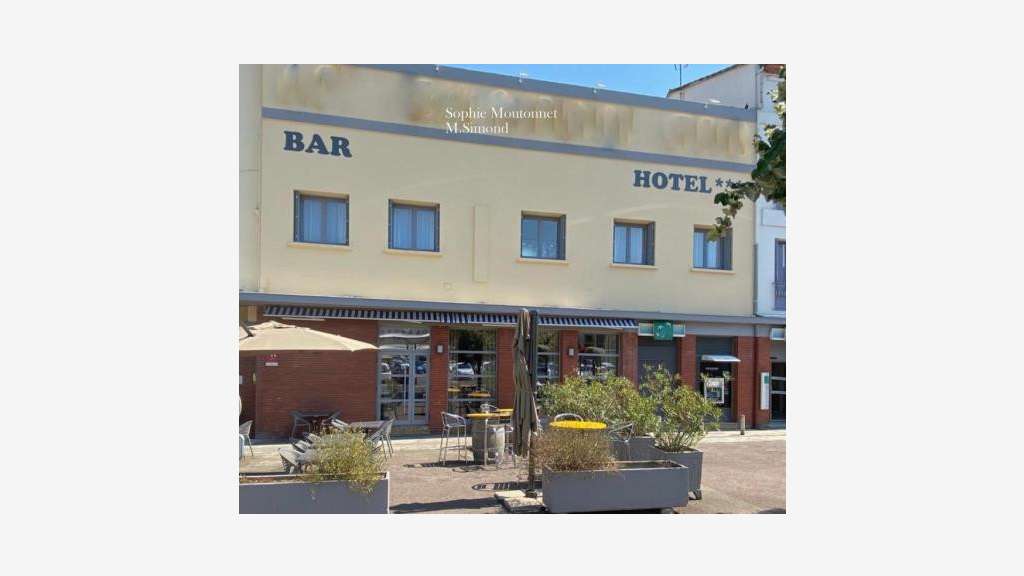 Vente hôtel *** restaurant sur site touristique 82