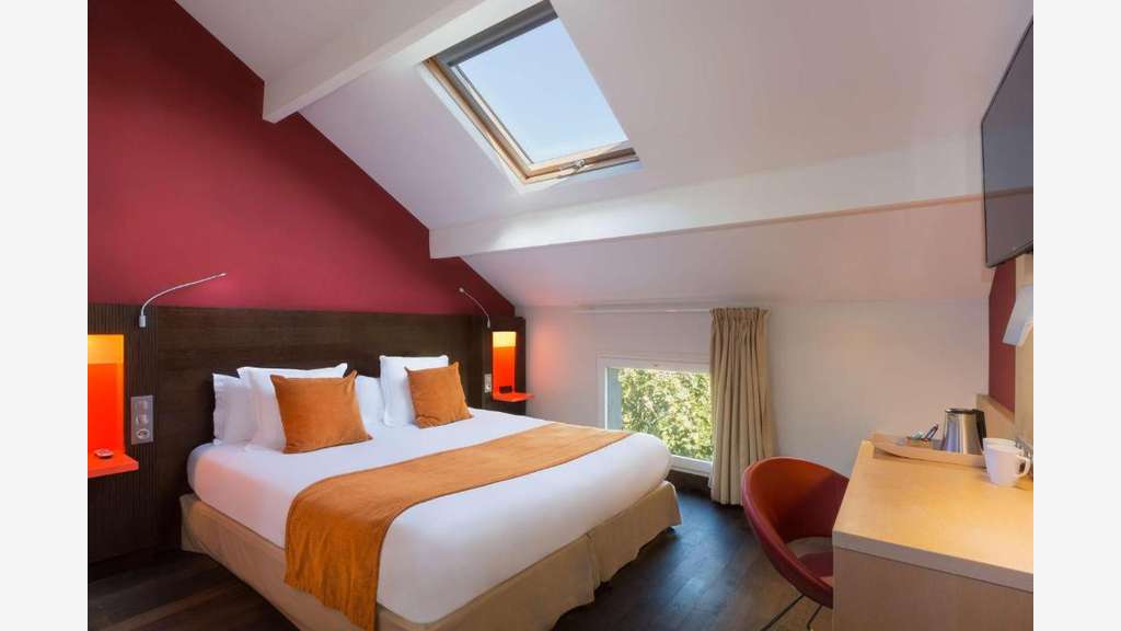 Vente hôtel 3 *** 69 Ch  en bord de Seine (92)