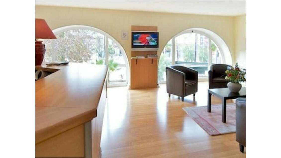 Hôtel bureau 2 ** de caractère à reprendre à Pau