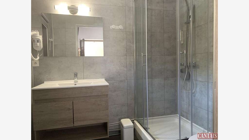Cède hôtel bureau 20 chambres Quercy sur Périgord