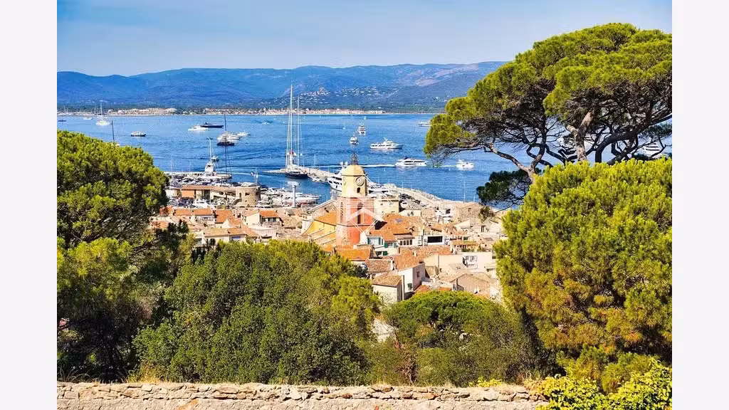 Vente hôtel fort potentiel proche de Saint-Tropez