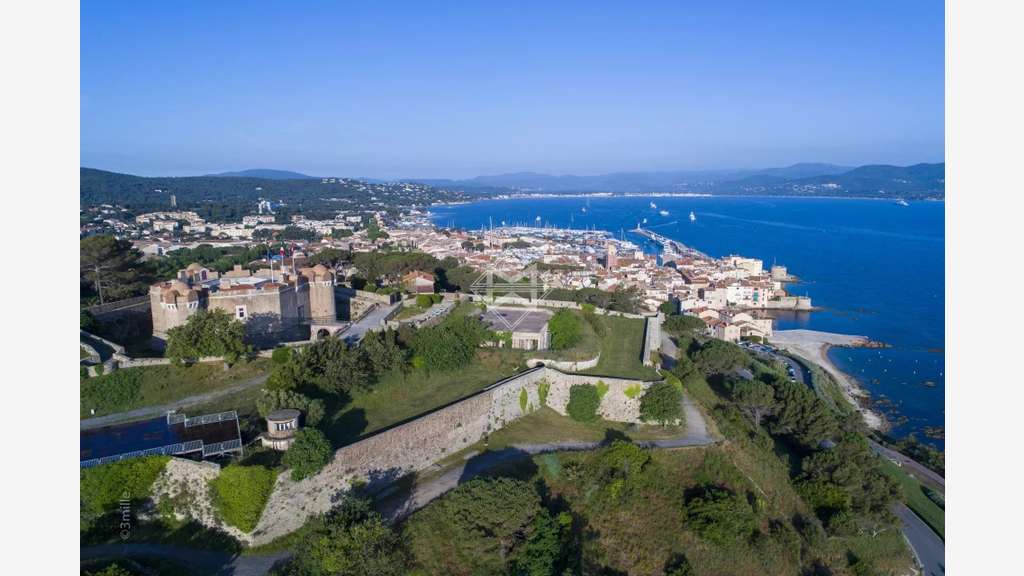 Vente hôtel off market proche plages dans le Var