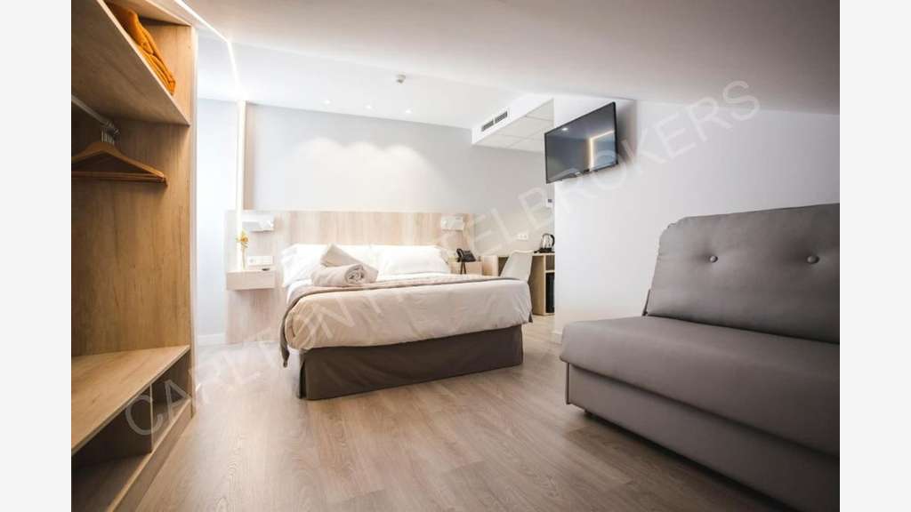 A vendre hôtel boutique urbain rénové à Soria