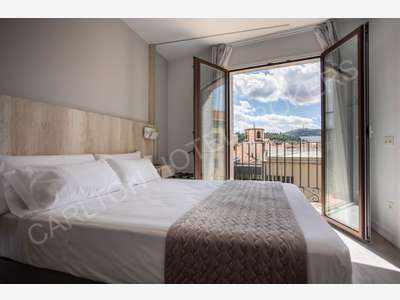 A vendre hôtel boutique urbain rénové à Soria