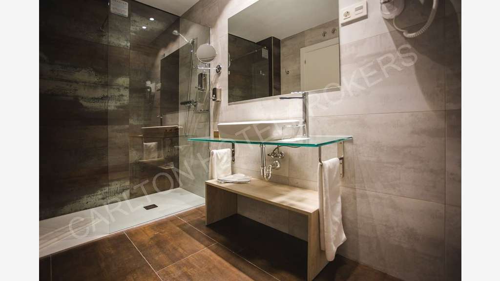 A vendre hôtel boutique urbain rénové à Soria