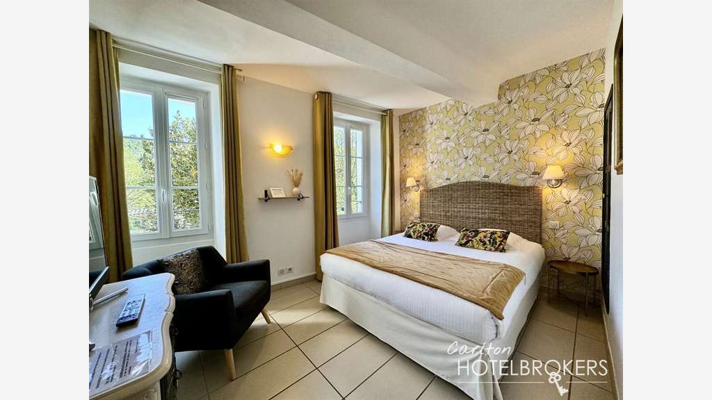 Vente hôtel 3 *** rénové au coeur du Var