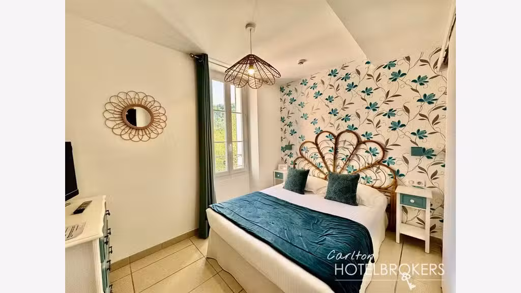 Vente hôtel 3 *** rénové au coeur du Var