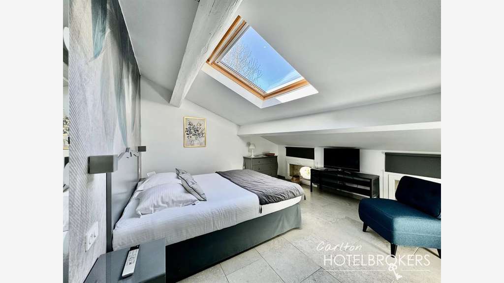 Vente hôtel 3 *** rénové au coeur du Var
